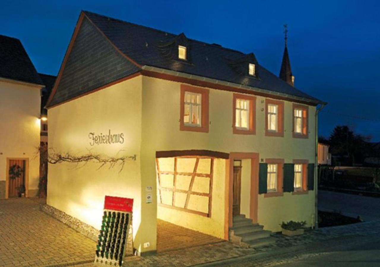 Altes Winzerhaus - Ferienhaus Burgen  Exterior photo